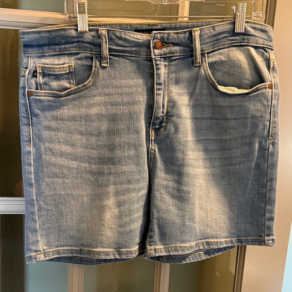 Judy Blue Light Wash Denim Shorts Size XL